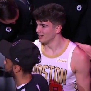 开云体育下载-小伙子挺勇猛！28号秀冈萨雷斯抢断反击一打二 大回环上篮反超！